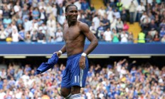 米兰-黄鸭组合惊艳四座，德国战车碾压丹麦挺进四强