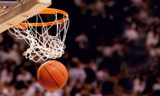 米兰体育-横扫背后的教科书，伦纳德如何为76人写下完美篇章