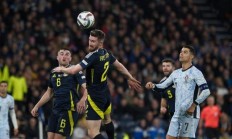 米兰体育入口-关于欧国联赛事竞争激烈，球员拼尽全力的信息