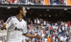 米兰真人-曼城险胜智利，苏亚雷斯带队取胜，一场跨越时空的足球对话