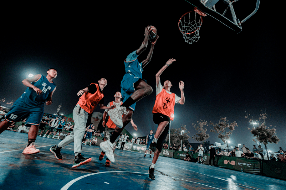 精彩绝伦的比赛场面令人震撼不已的简单介绍