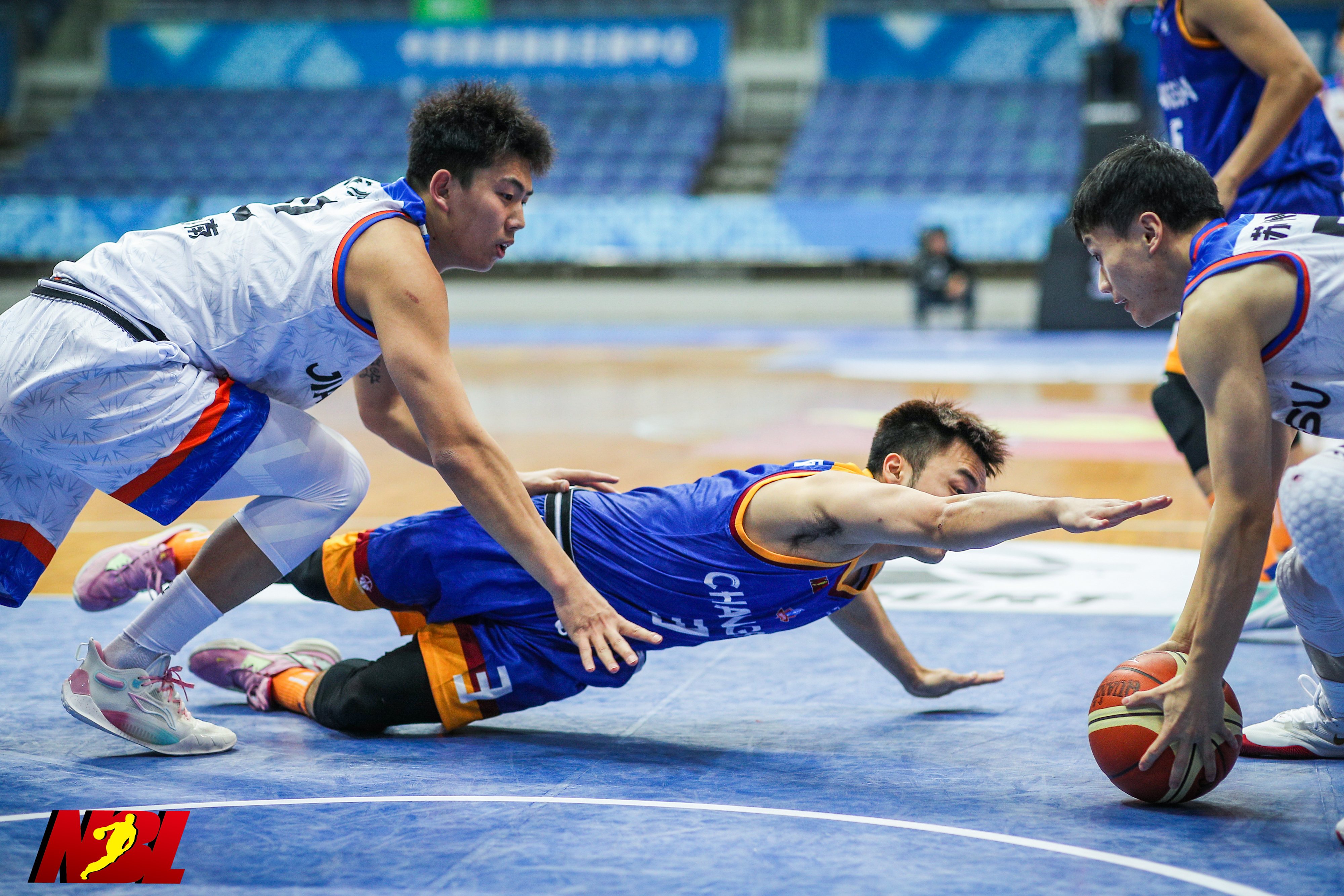 精彩绝伦的比赛场面令人震撼不已的简单介绍