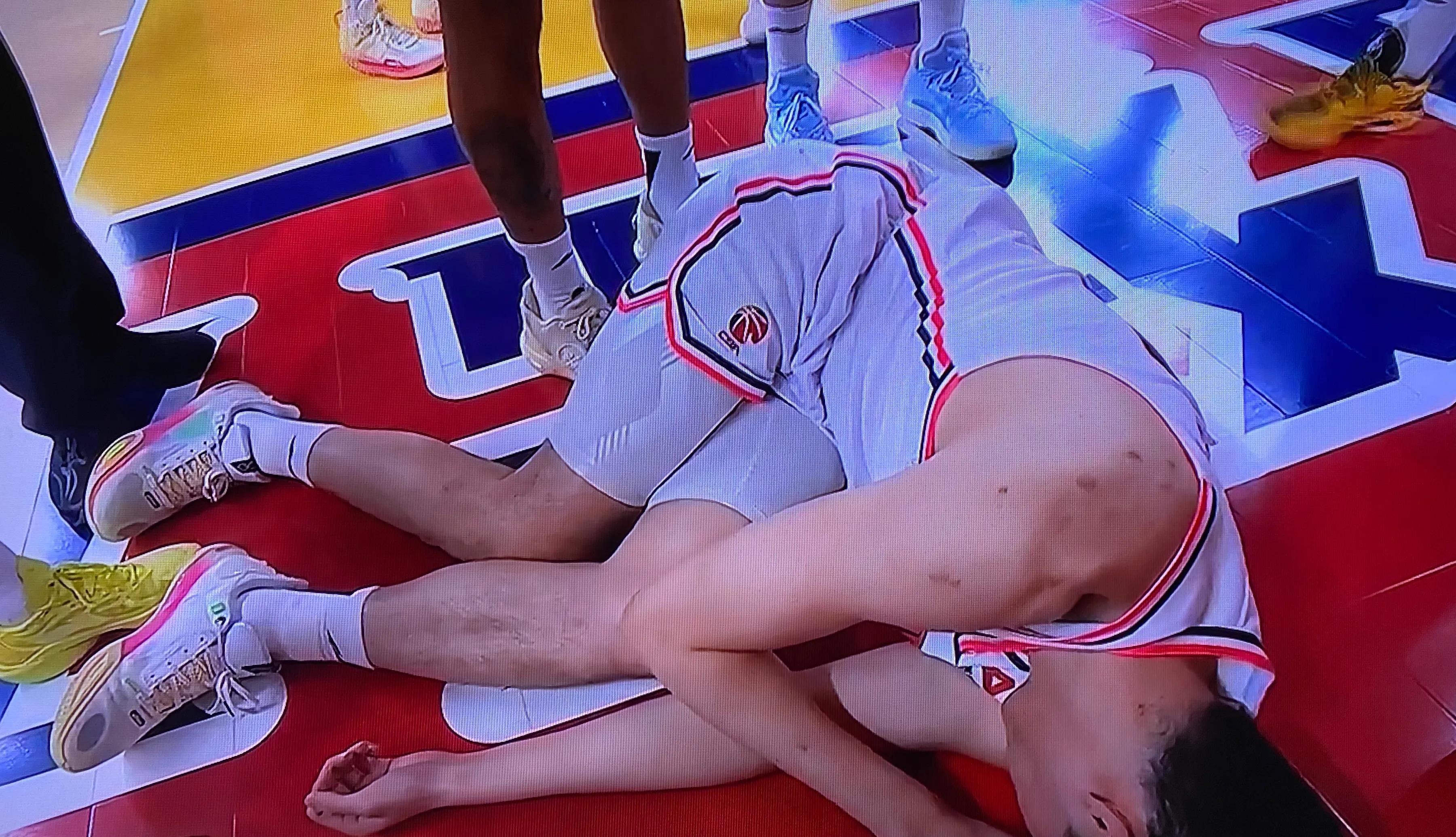 关于球场上篮球擦出激烈火花,粉丝为之疯狂的信息 关于球场上篮球擦出激烈火花,粉丝为之疯狂的信息