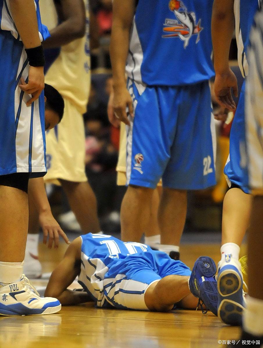 关于球场上篮球擦出激烈火花,粉丝为之疯狂的信息 关于球场上篮球擦出激烈火花,粉丝为之疯狂的信息