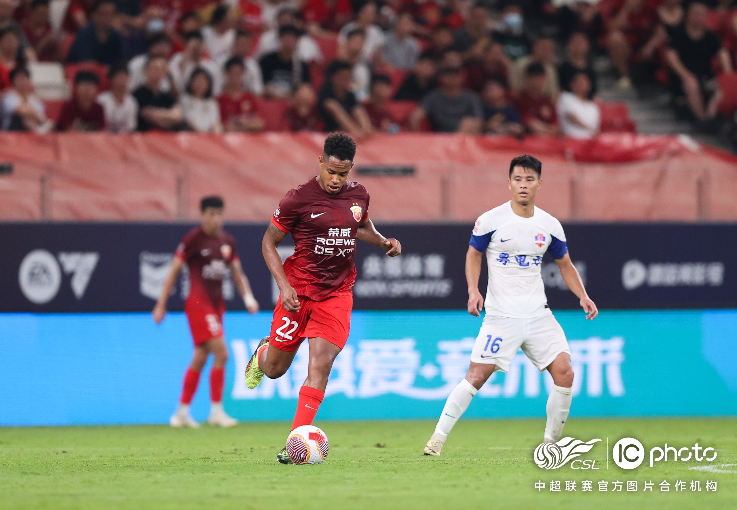 球员在比赛中发挥出色,争夺领先地位的简单介绍 球员在比赛中发挥出色,争夺领先地位的简单介绍