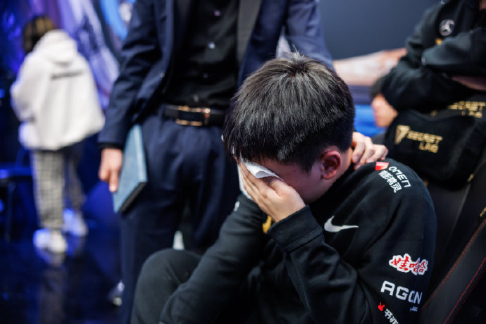 南方球员艰难晋级，泪洒赛场的简单介绍