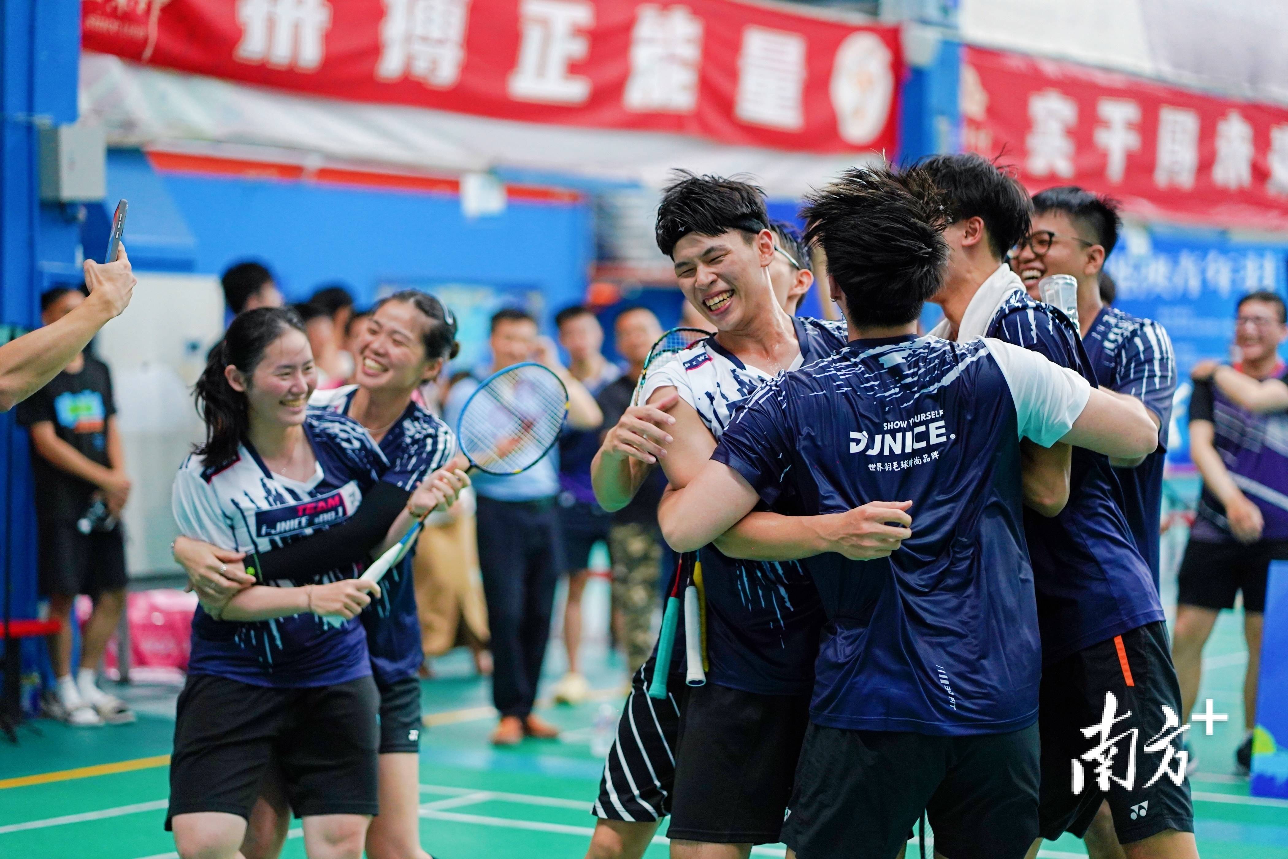 包含选秀大会新鲜出炉!年轻球员跃跃欲试,展现球场激情的词条 包含选秀大会新鲜出炉!年轻球员跃跃欲试,展现球场激情的词条