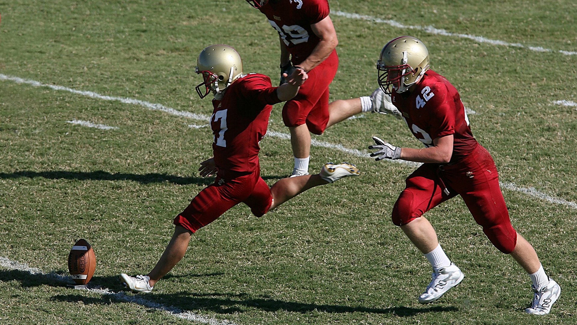 绿茵场外的较量，从卡塔尔压制厄瓜多尔，看西甲国家德比中的地缘政治投影