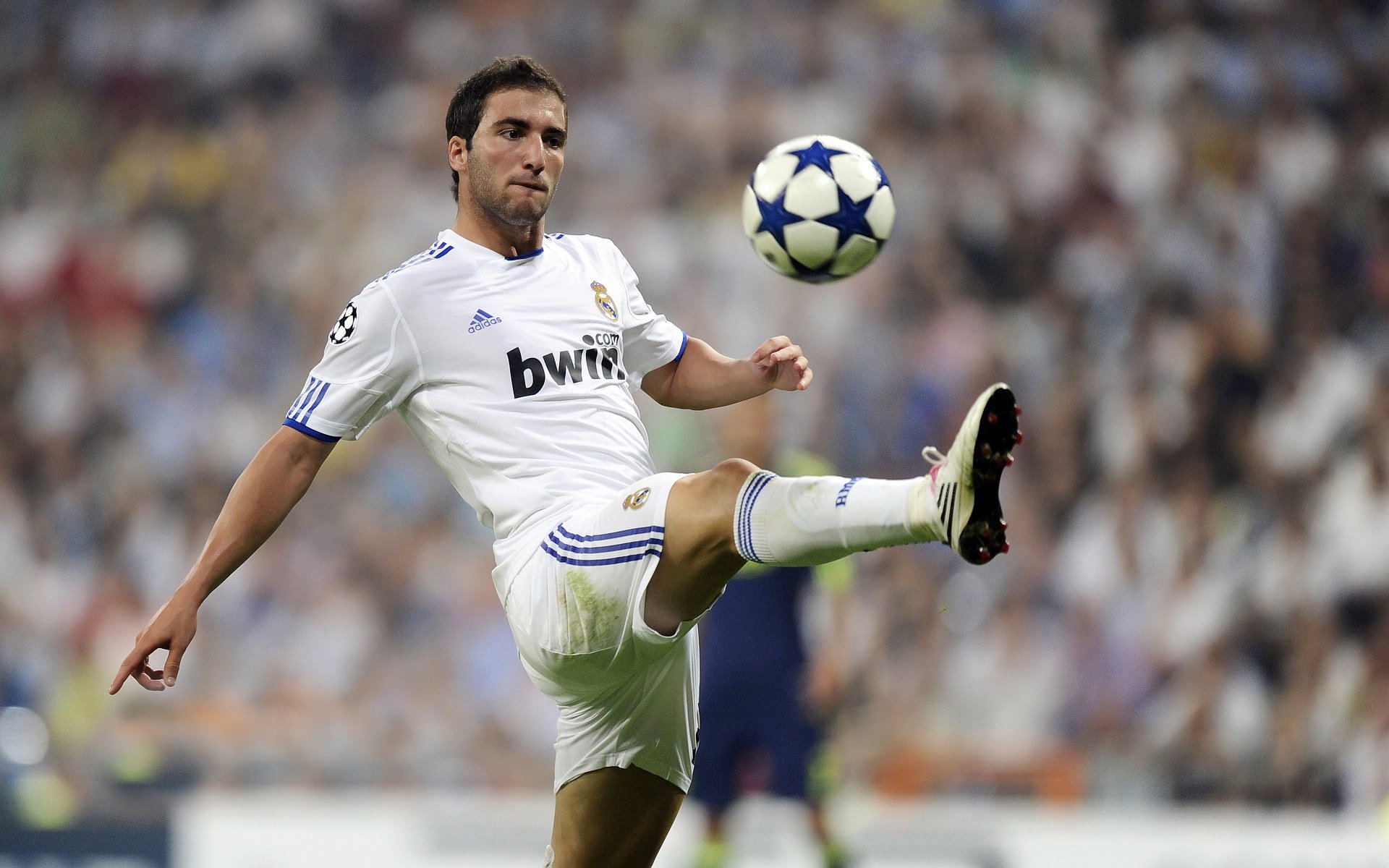 世界排名争夺战焦点战，智利封锁哥伦比亚，南美足坛格局生变